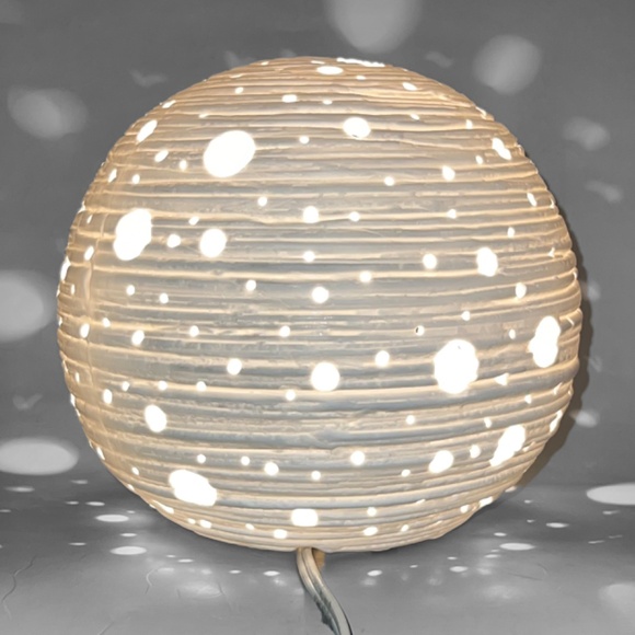 White Ceramic Planet Light - Picture 4 of 6